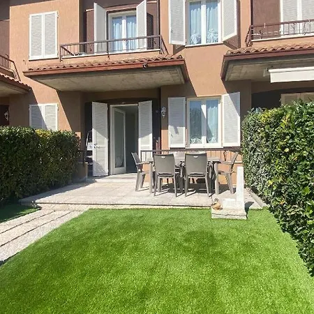 - Independent House With Garden Ferienhaus *
